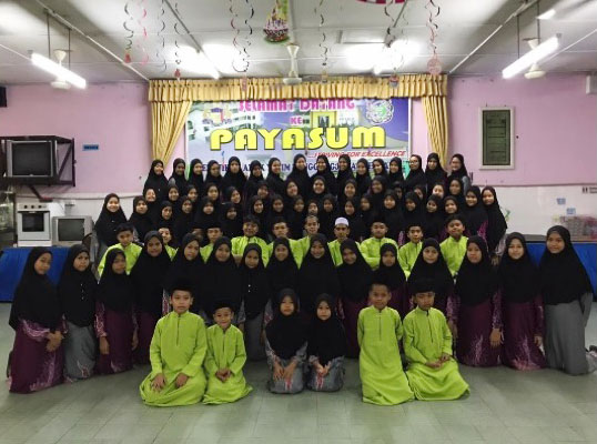 Anak-anak yatim di bawah gabungan PEYATIM bergambar ramai dalam satu majlis PAYASUM